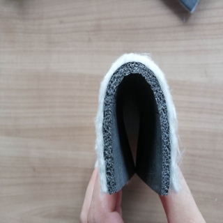 電子交(jiao)聯聚乙(yǐ)烯墊複(fú)合納米(mǐ)二氧化(huà)矽保溫(wēn)氈