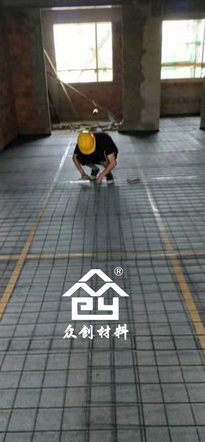 HKS改性(xìng)聚丙烯(xī)保溫隔(ge)聲闆現(xian)場施工(gong)現場-鋪(pù)設鋼絲(sī)網片