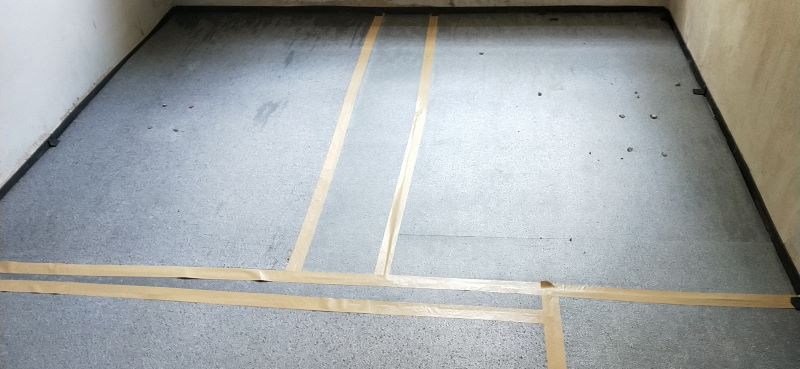 濱江錦粼府(fǔ)現場改性聚(ju)丙烯保溫隔(gé)聲闆鋪設圖(tu)2