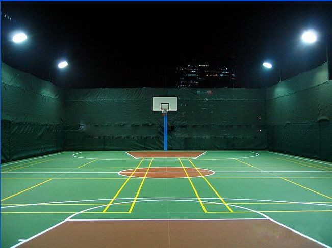 樓(lóu)頂籃球(qiú)場 樓頂(dǐng)籃球場(chǎng)